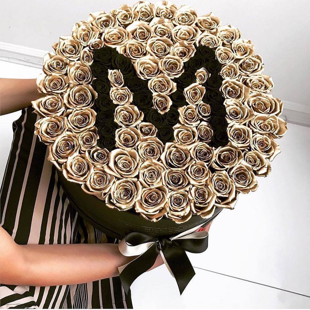 PERSONALIZEAZĂ-ȚI CUTIA  - THE MILLION LUXURY - TRANDAFIRI CRIOGENAȚI