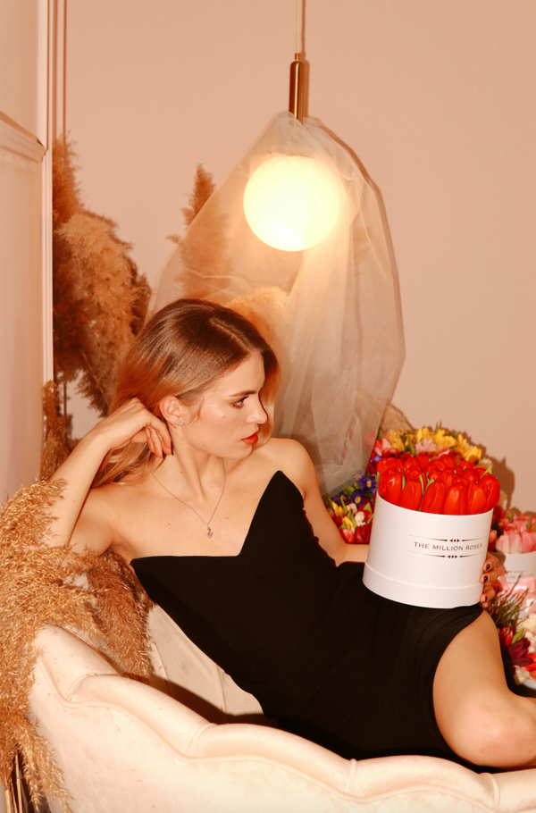 Lalele rosii in cutie albă - Red infusion
